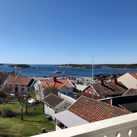 Vacker Vaning Med Havsutsikt I Stroemstads Centrum. Exterior foto