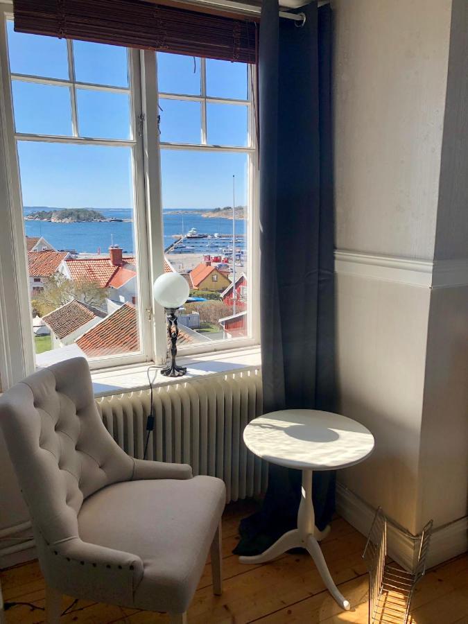 Vacker Vaning Med Havsutsikt I Stroemstads Centrum. Exterior foto