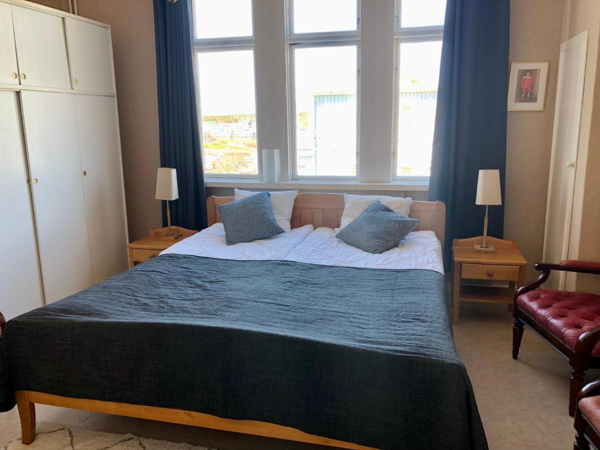 Vacker Vaning Med Havsutsikt I Stroemstads Centrum. Exterior foto